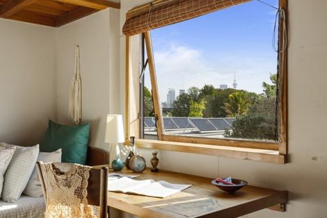 Photo of property in 37a Stanley Point Road, Stanley Point, Auckland, 0624