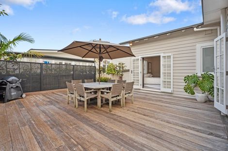Photo of property in 1/2 Tennyson Street, Northcote Point, Auckland, 0627