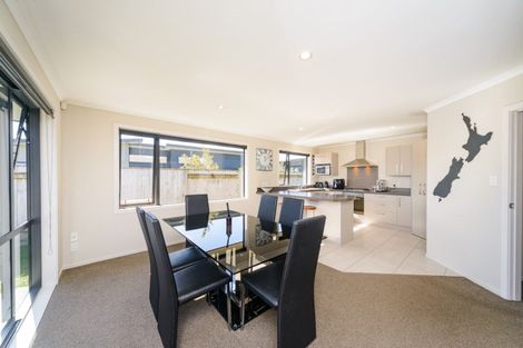 Photo of property in 16 Lorenzo Place, Kelvin Grove, Palmerston North, 4414