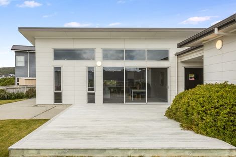 Photo of property in 15 Sue Dow Lane, Aotea, Porirua, 5024