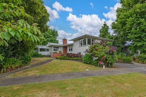 Photo of property in 15 Surrey Crescent, Hokowhitu, Palmerston North, 4410