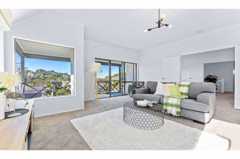Photo of property in 74 Porritt Avenue, Chatswood, Auckland, 0626