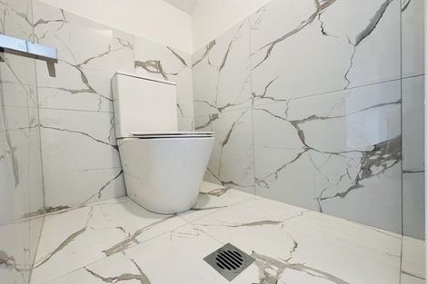 Photo of property in 23c Crystal Avenue, Glendene, Auckland, 0602