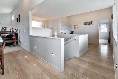 Photo of property in 15 Miami Place, One Tree Point, 0118