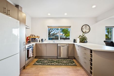 Photo of property in 42 Yeovil Road, Te Atatu Peninsula, Auckland, 0610