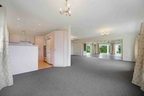 Photo of property in 9 Laingholm Drive, Laingholm, Auckland, 0604