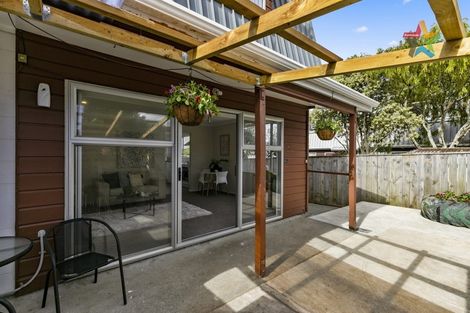 Photo of property in 8d Montgomery Crescent, Clouston Park, Upper Hutt, 5018