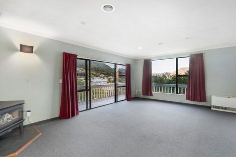 Photo of property in 15 Avalon Crescent, Fernhill, Queenstown, 9300