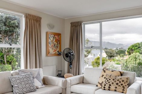Photo of property in 12 Ara Kuaka, Waikanae Beach, Waikanae, 5036