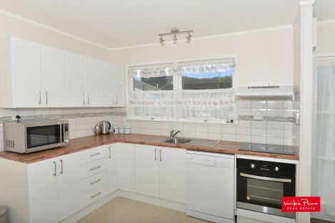 Photo of property in 12 Graham Street, One Tree Point, 0118