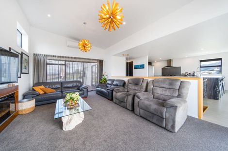 Photo of property in 14 Mariners Haven, One Tree Point, 0118