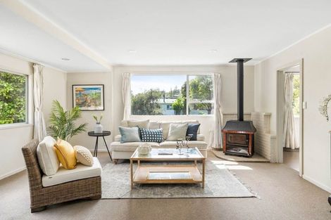 Photo of property in 39 Onedin Place, Titirangi, Auckland, 0604