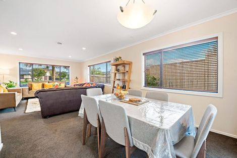 Photo of property in 11 Walter Haddrell Crescent, Flat Bush, Auckland, 2016