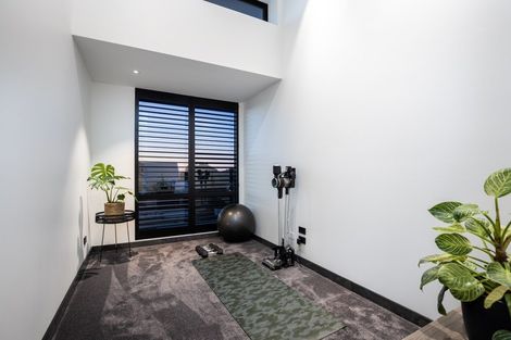 Photo of property in 281 Courtenay Street, Strandon, New Plymouth, 4312