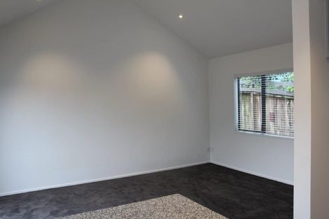 Photo of property in 2 Ware Place, Pakuranga Heights, Auckland, 2010