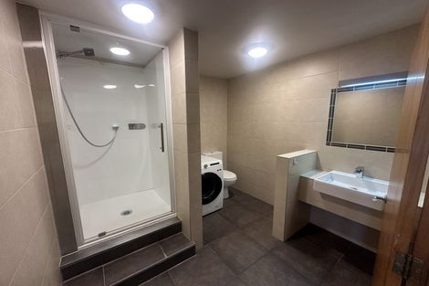 Photo of property in 92 Wynyard Crescent, Fernhill, Queenstown, 9300