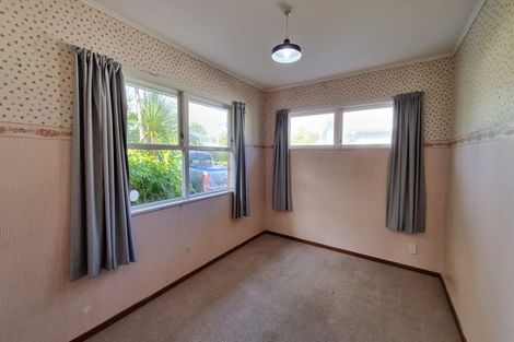 Photo of property in 62 Divich Avenue, Te Atatu South, Auckland, 0610