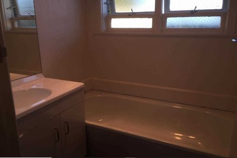 Photo of property in 196 Waimumu Road, Massey, Auckland, 0614