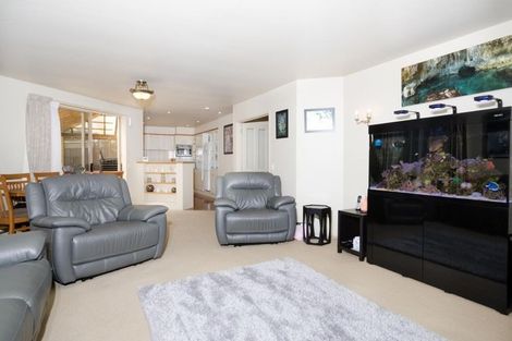Photo of property in 2/15 Stoneleigh Court, Sunnynook, Auckland, 0632