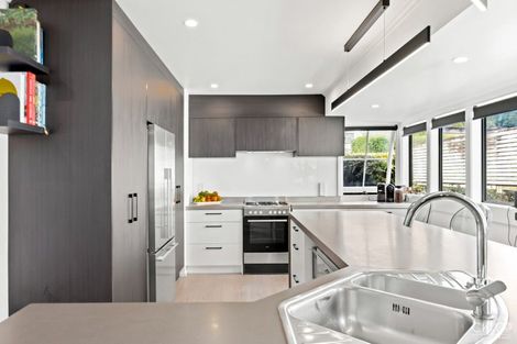 Photo of property in 10 Dowling Grove, Silverstream, Upper Hutt, 5019