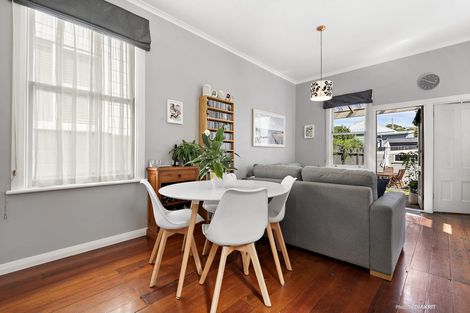 Photo of property in 10 Milton Street, Berhampore, Wellington, 6023