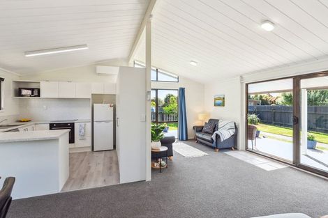 Photo of property in 46 Hollis Road, Paraparaumu Beach, Paraparaumu, 5032