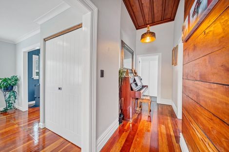 Photo of property in 32 Collins Street, Hawera, 4610