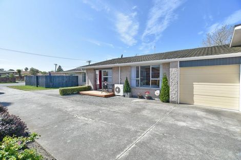 Photo of property in 2/11 Tuckers Road, Redwood, Christchurch, 8051