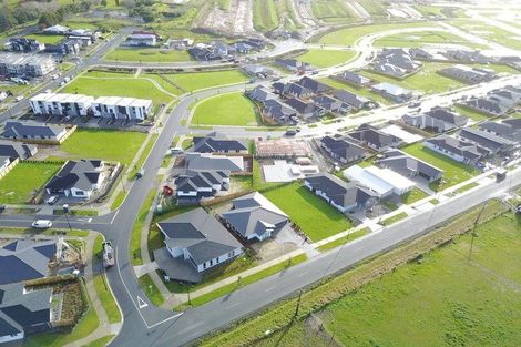 Photo of property in 53 Vinistra Road, Kumeu, 0810