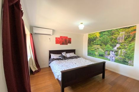 Photo of property in 12 Bosnyak Drive, Te Atatu South, Auckland, 0610