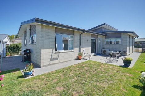 Photo of property in 28 Bank Street, Amberley, 7410