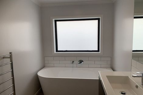 Photo of property in 4 Kingi Te Ahoaho Place, Otaki, 5512