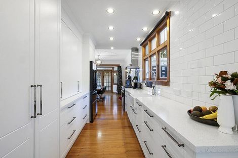 Photo of property in 76 Belt Road, New Plymouth, 4310