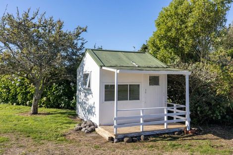 Photo of property in 46 Takiroa Street, Urenui, 4375