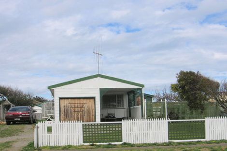 Photo of property in 18 Cousins Avenue East, Foxton Beach, Foxton, 4815
