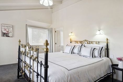 Photo of property in 1 Waiwera Place, Waiwera, Orewa, 0994