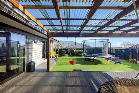 Photo of property in 5 Ruske Place, Grandview Heights, Hamilton, 3200