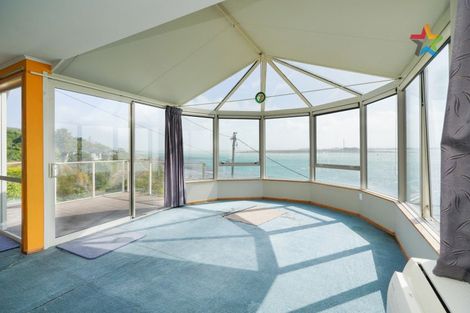 Photo of property in 14 Marine Parade, Bluff, 9814