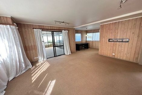 Photo of property in 1/4 Westpark Drive, West Harbour, Auckland, 0618