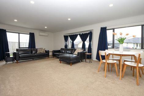 Photo of property in 1 Molesworth Street, Carterton, 5713
