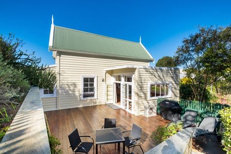 Photo of property in 14 Cameron Road, Bluff Hill, Napier, 4110