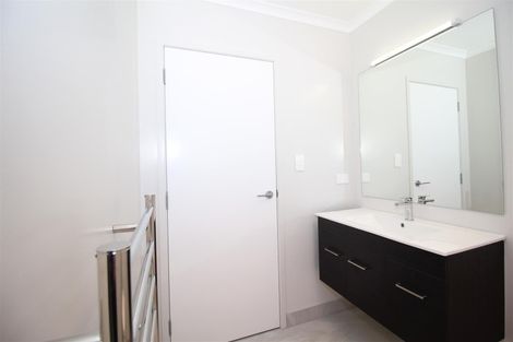 Photo of property in 21 Kaurinui Crescent, One Tree Point, 0118