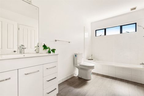 Photo of property in 9/17 Neta Grove, Henderson, Auckland, 0612