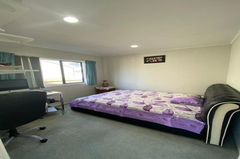 Photo of property in 4a Sorrel Crescent, Bucklands Beach, Auckland, 2012