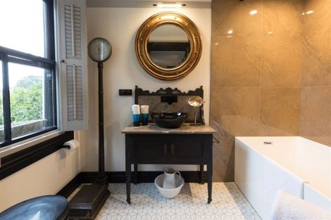 Photo of property in 1 Robertson Street, Russell, 0202