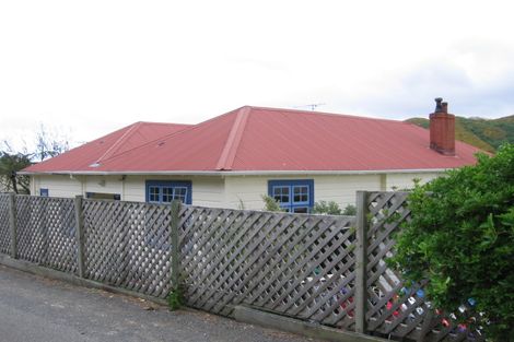 Photo of property in 10 Melbourne Road, Island Bay, Wellington, 6023