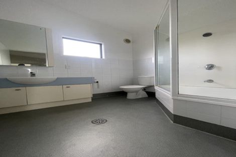 Photo of property in 3/485 Don Buck Road, Massey, Auckland, 0614