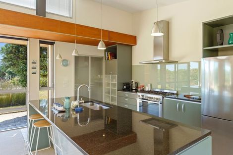 Photo of property in 40 Raukawa Road, Peka Peka, Waikanae, 5391