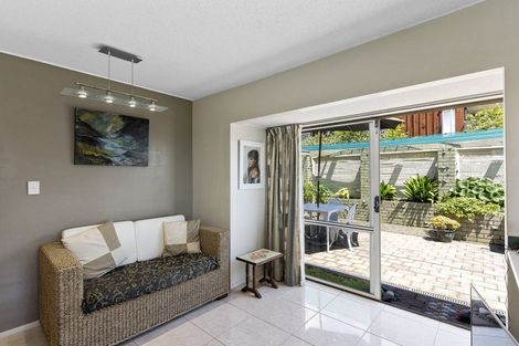 Photo of property in 14 Cyclades Place, Shelly Park, Auckland, 2014