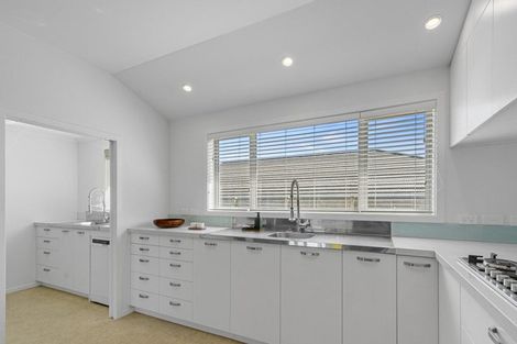 Photo of property in 21 Eric Farley Drive, Kumeu, 0810